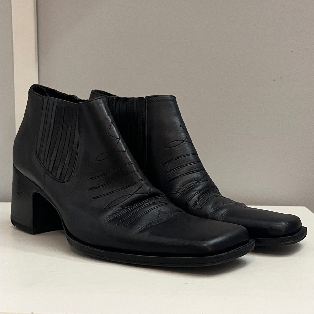 Vivien Lee Woman’s Black Leather Ankle Boots